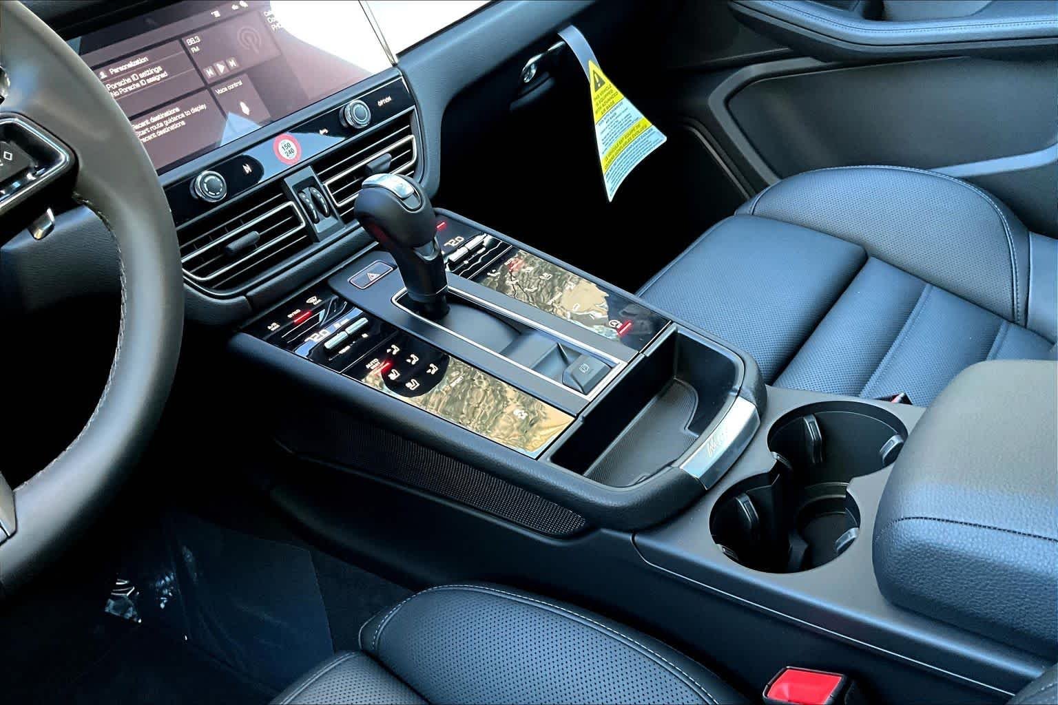 2026 Porsche Macan - Photo 17
