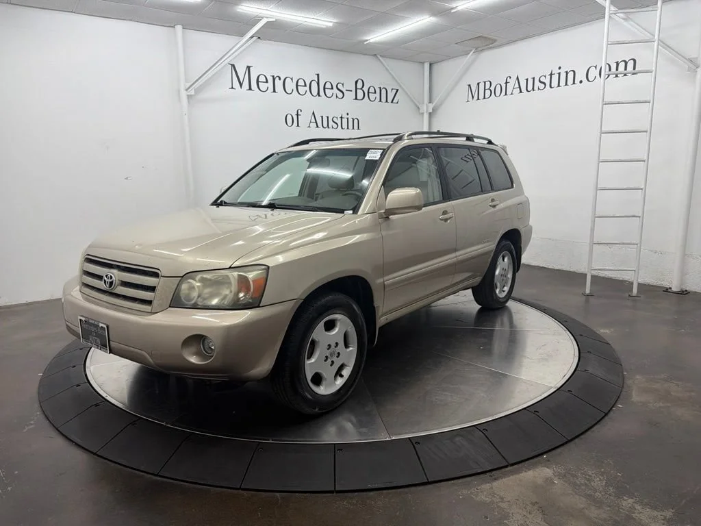 Used 2006 Gold Toyota Limited image 3