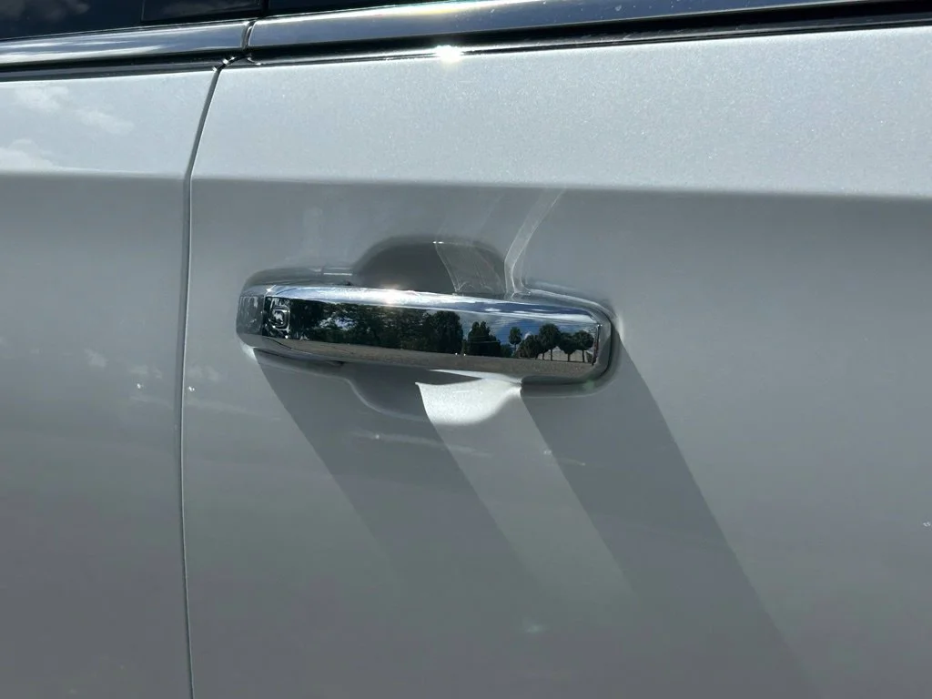 Used 2021 White Frost GMC Denali image 22