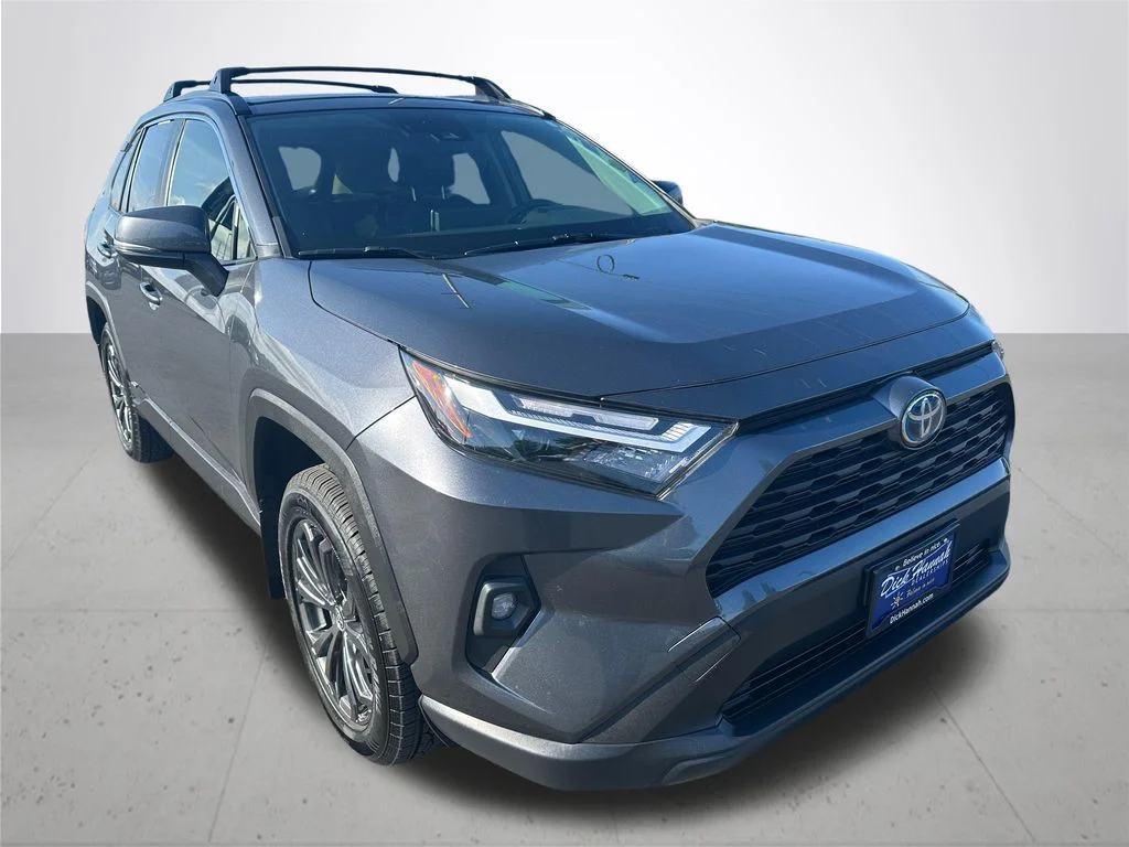Used 2024 Gray Toyota XLE Premium image 5