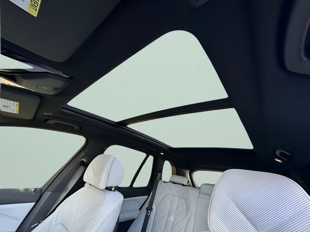 New 2026 Carbon Black Metallic BMW xDrive40i image 20