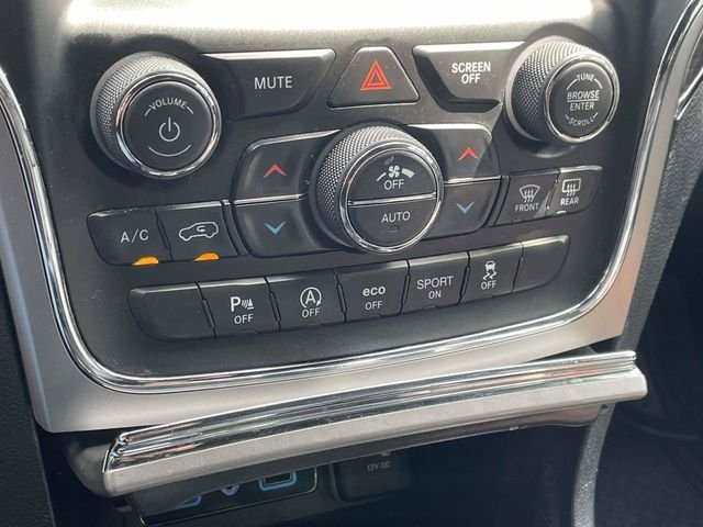 Certified Used 2018 Granite Crystal Clearcoat Metallic Jeep Overland image 15