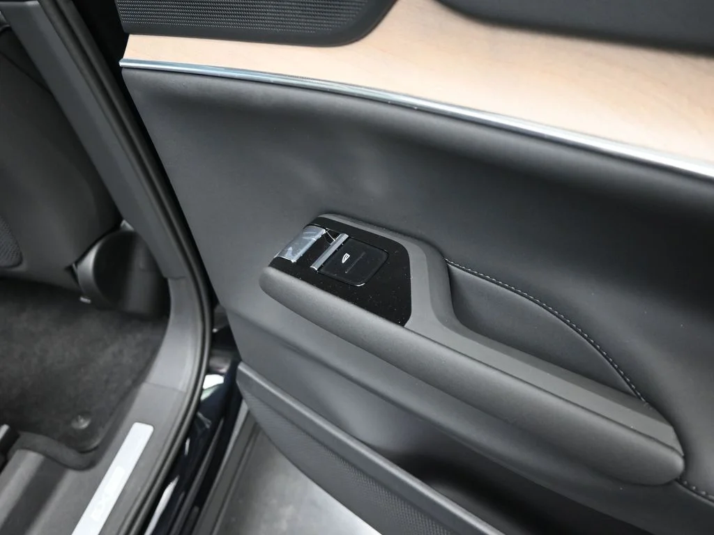 2025 Volvo EX90 Plus - Photo 21