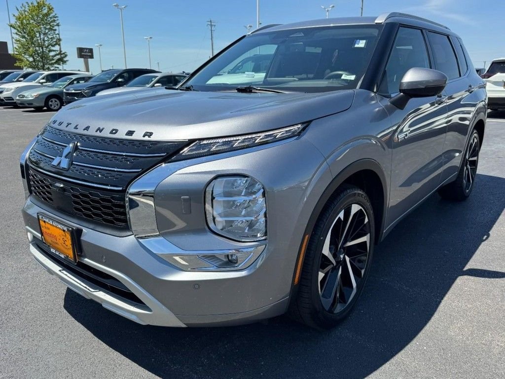 Used 2024  Mitsubishi  image 8