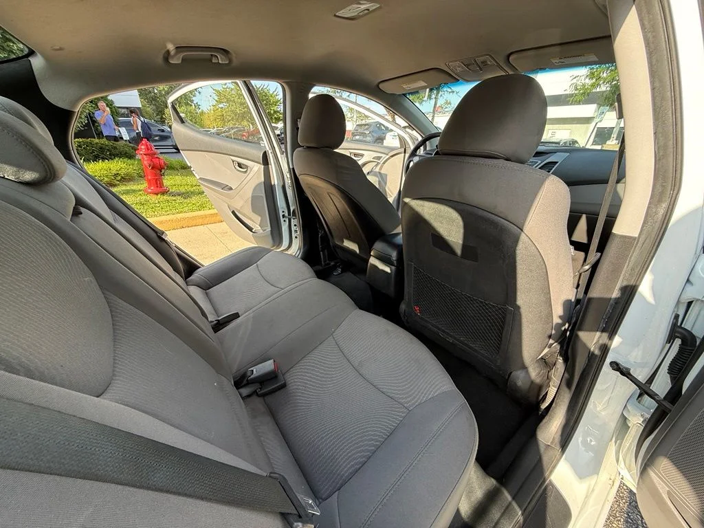 Used 2016 White Hyundai SE image 22