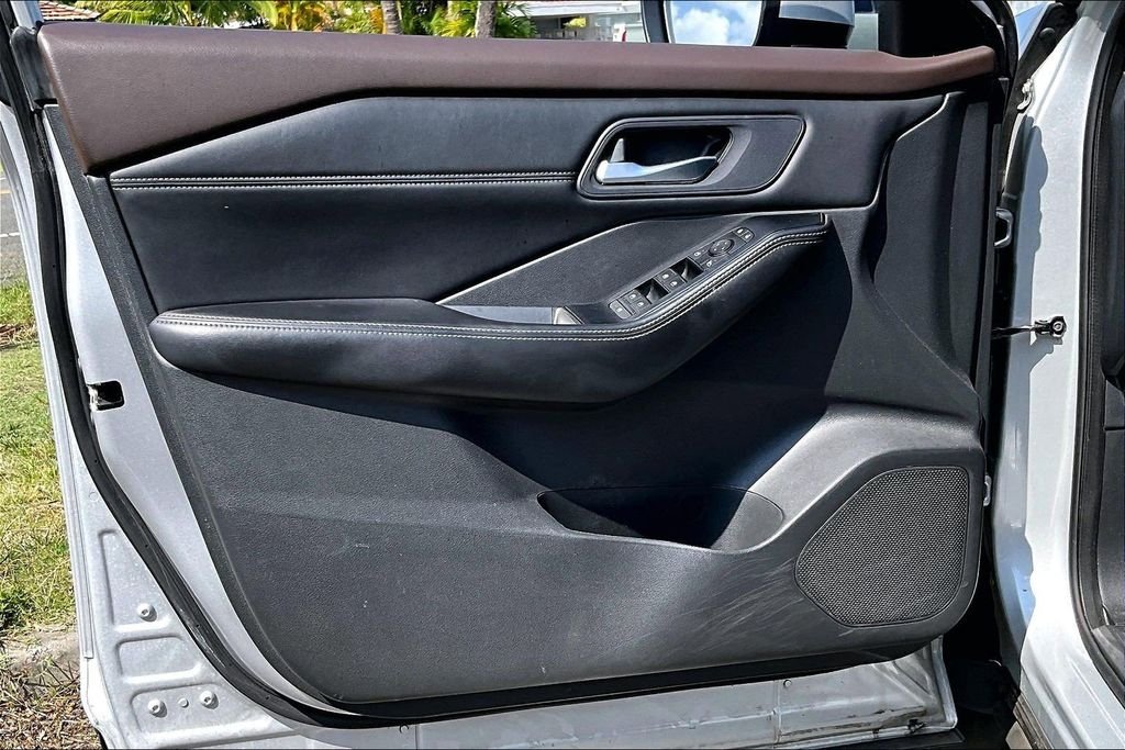 Used 2023 Silver Nissan SV image 18