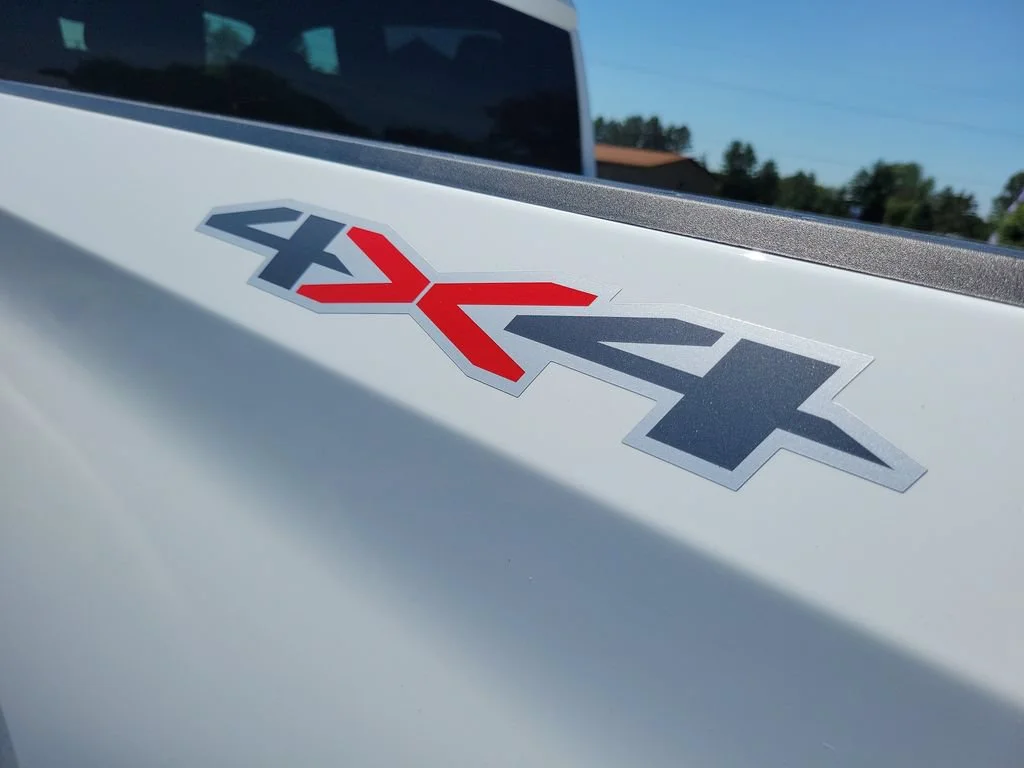 New 2026 Summit White Chevrolet LT (2FL) image 28