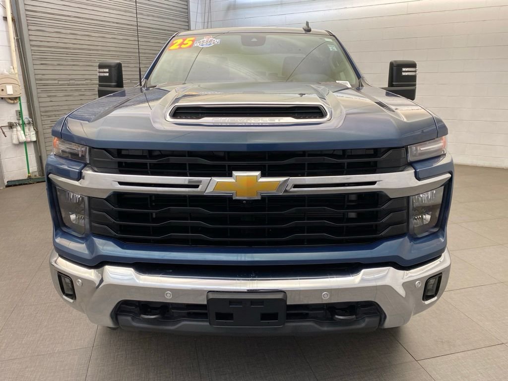 Used 2025 Blue Chevrolet LT image 3