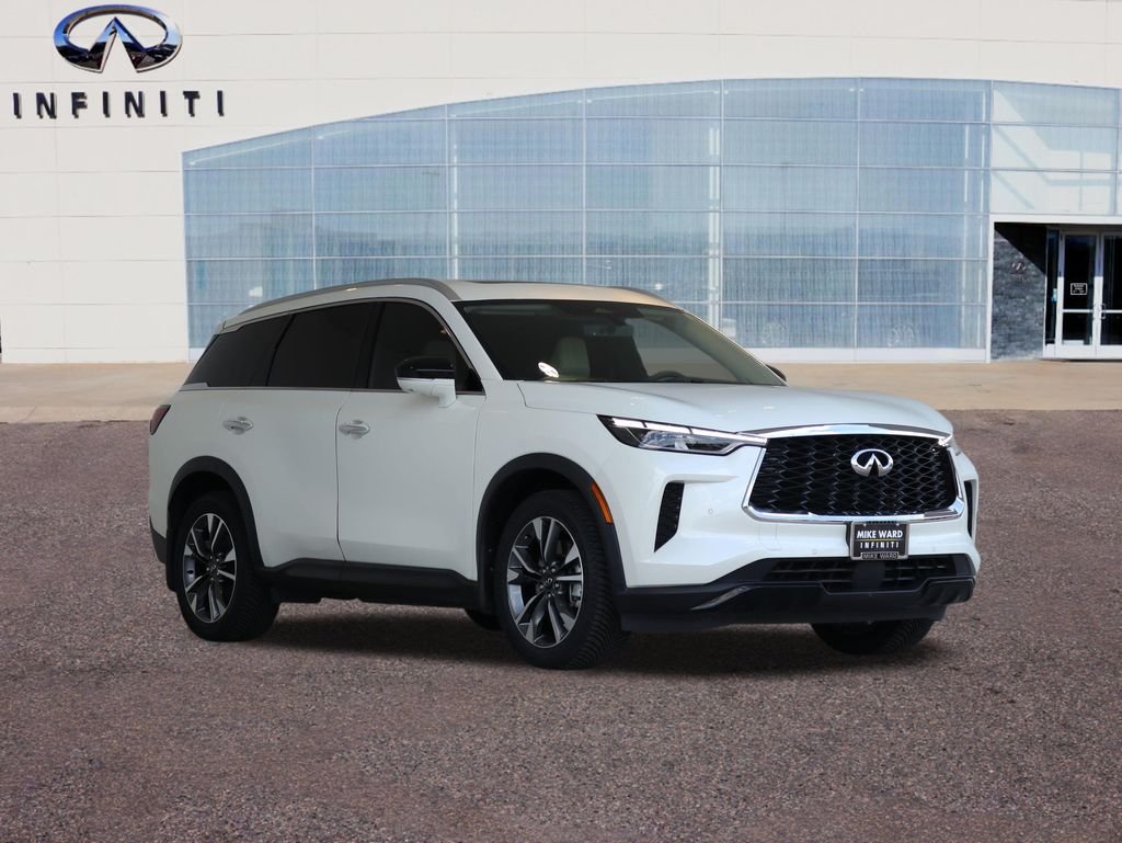 Certified Used 2023 White INFINITI LUXE image 40