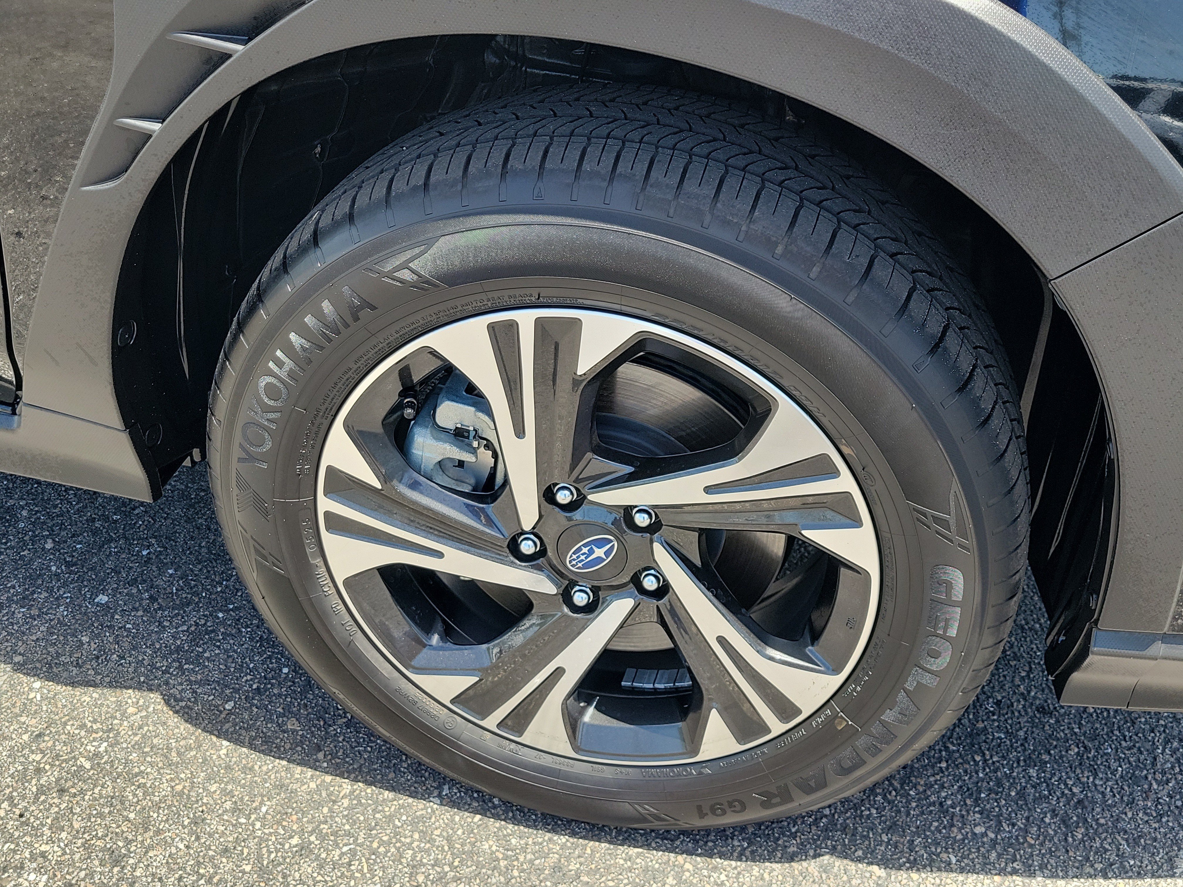 Used 2025 Crystal Black Silica Subaru Premium image 7