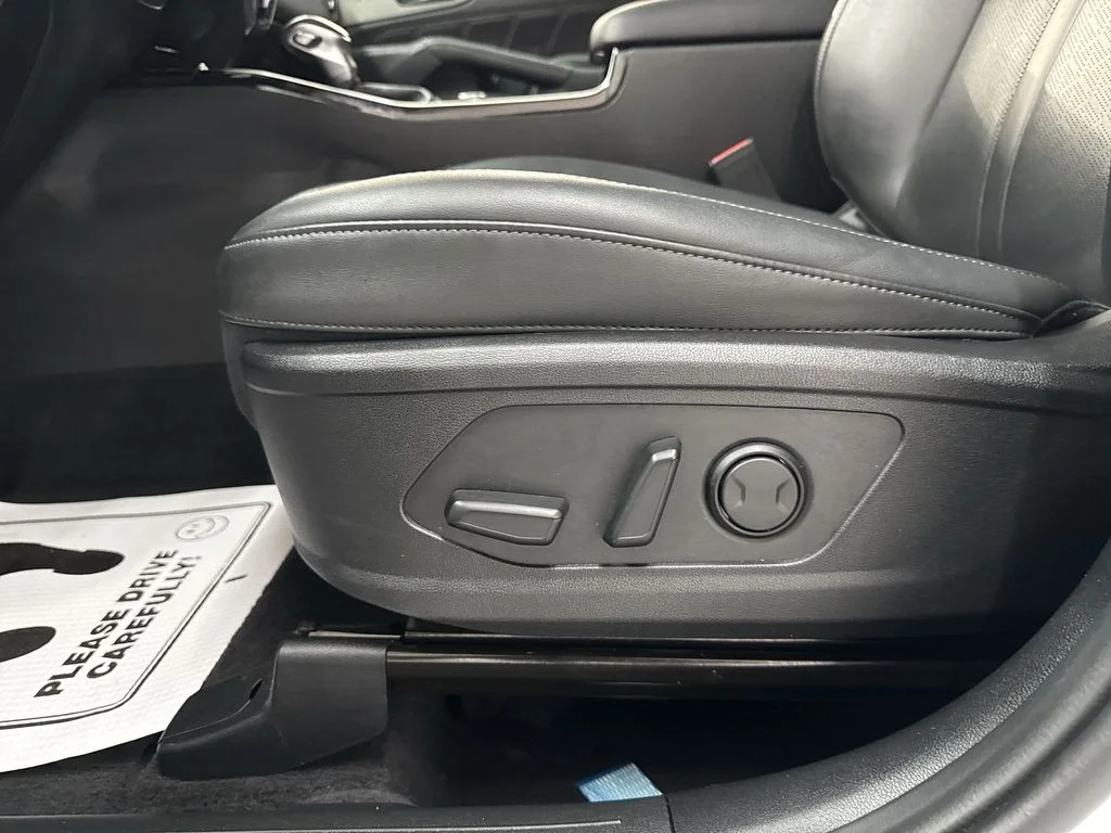 Used 2023 White Pearl Kia SX image 13