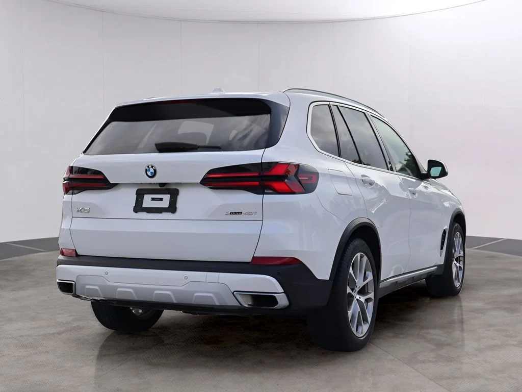 Used 2024 Mineral White Metallic BMW xDrive40i image 7