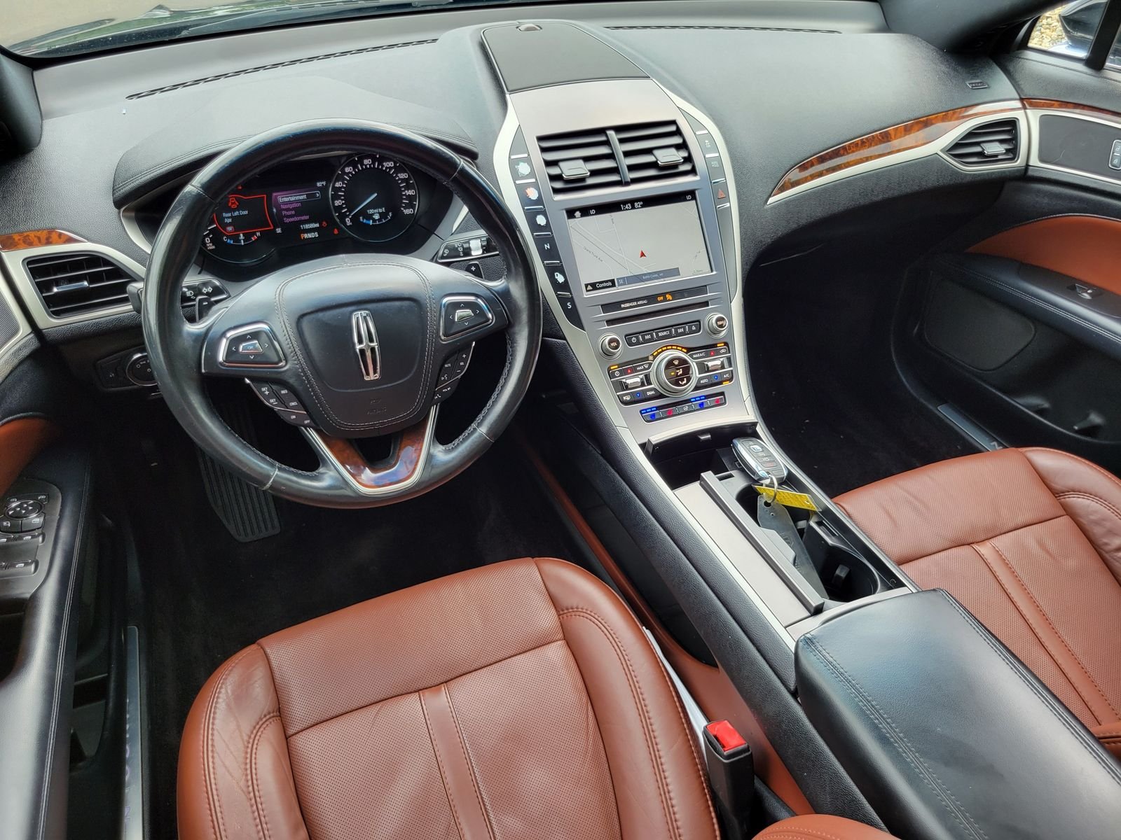 Used 2017 Black Lincoln Reserve image 27
