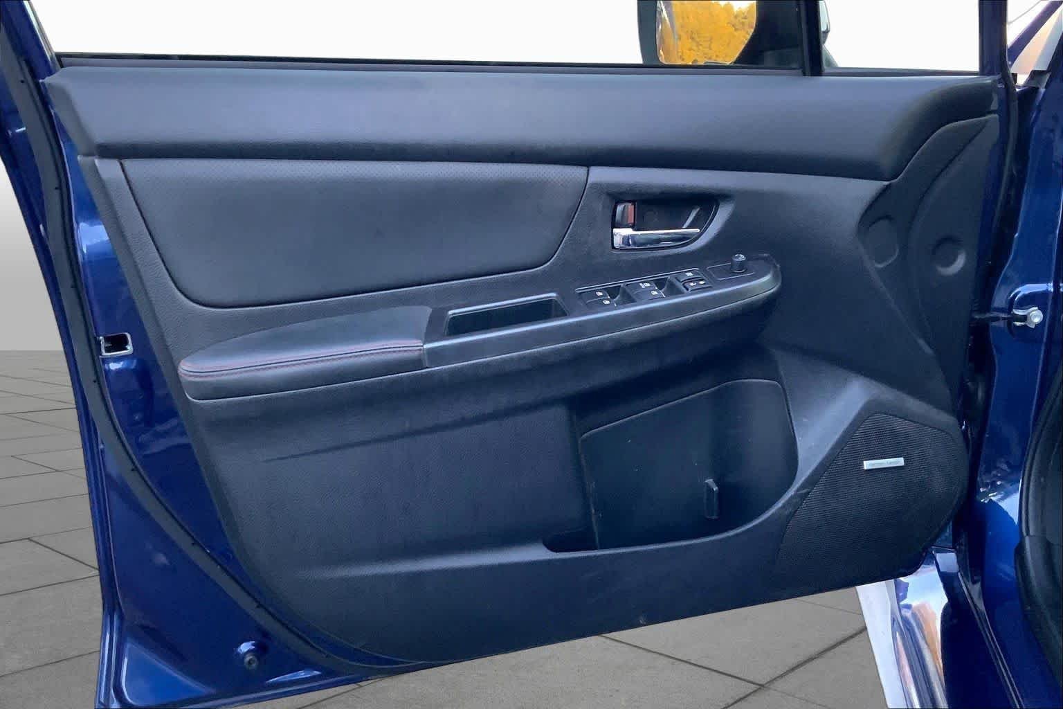Used 2016 Lapis Blue Pearl Subaru Limited image 17