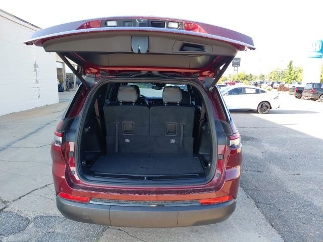 Used 2023 Red Jeep Altitude image 32