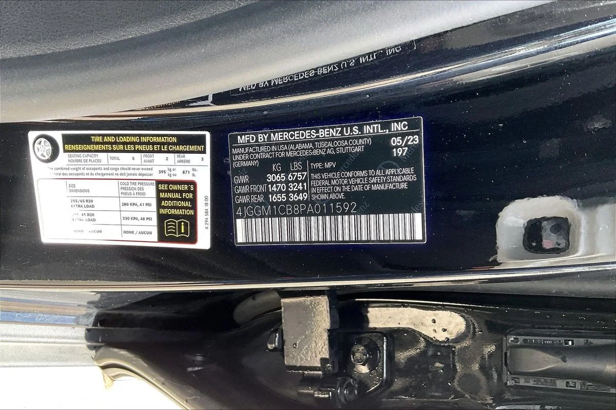 Used 2023 Black Mercedes-Benz 4MATIC® image 18