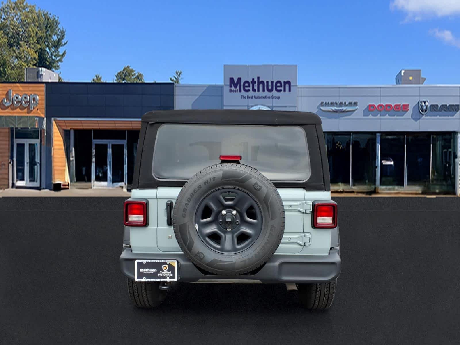 Used 2024 Earl Clearcoat Jeep Sport image 5