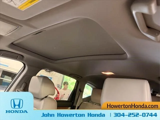 Used 2021 Silver Honda EX-L image 12