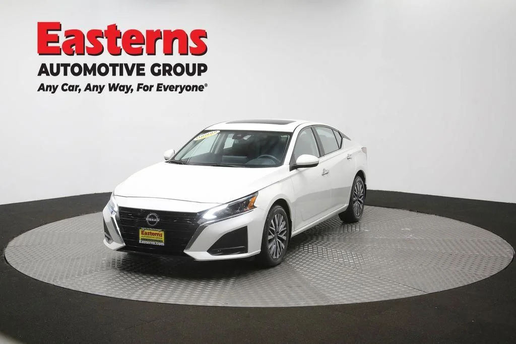 Used 2023 White Nissan 2.5 SV image 57