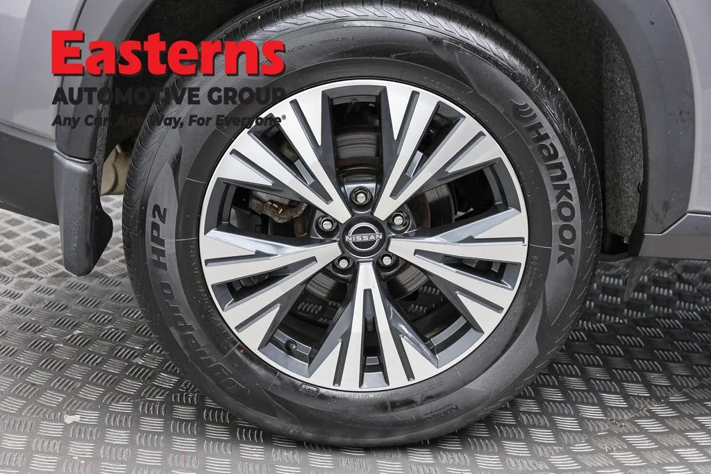 Used 2023 Gray Nissan SV image 30