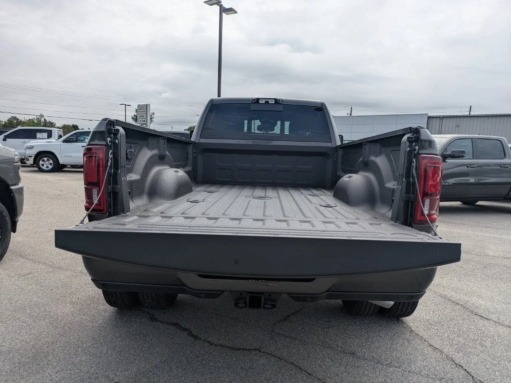 New 2026 Granite Crystal Metallic Clear-Coat Exterior Paint RAM Laramie image 15