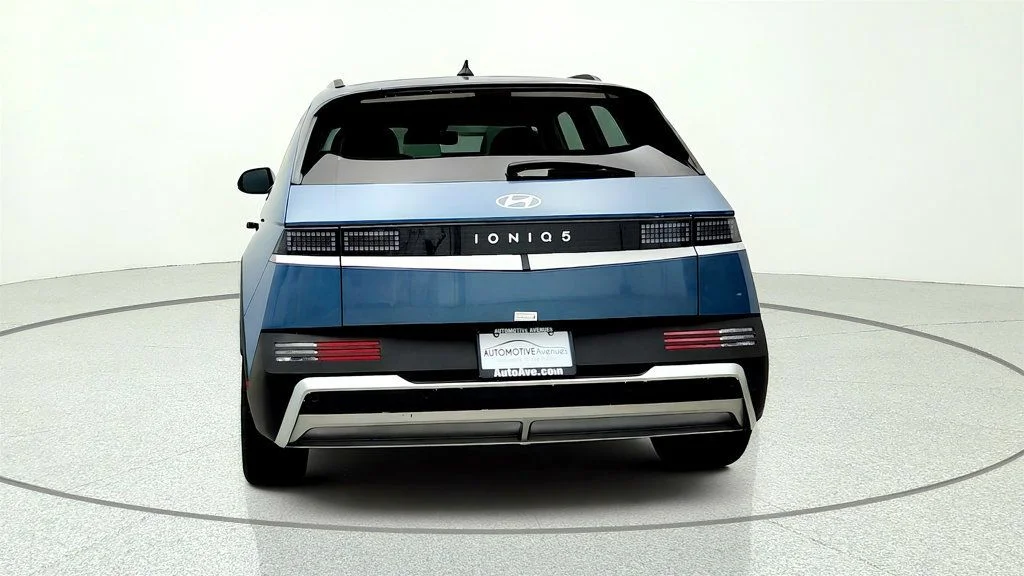 Used 2025 Lucid Blue Hyundai SE RWD image 6