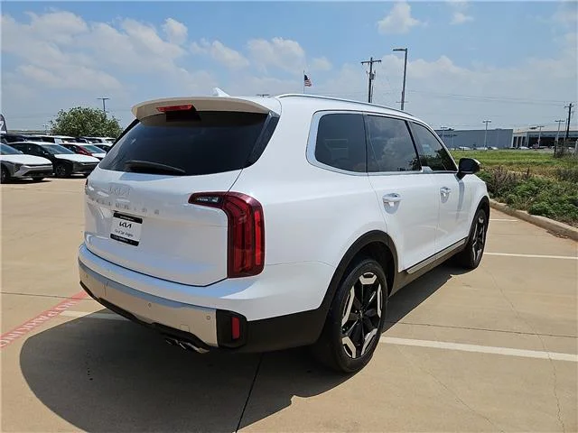 Used 2023 Glacial White Pearl KIA S Front-Wheel Drive image 5