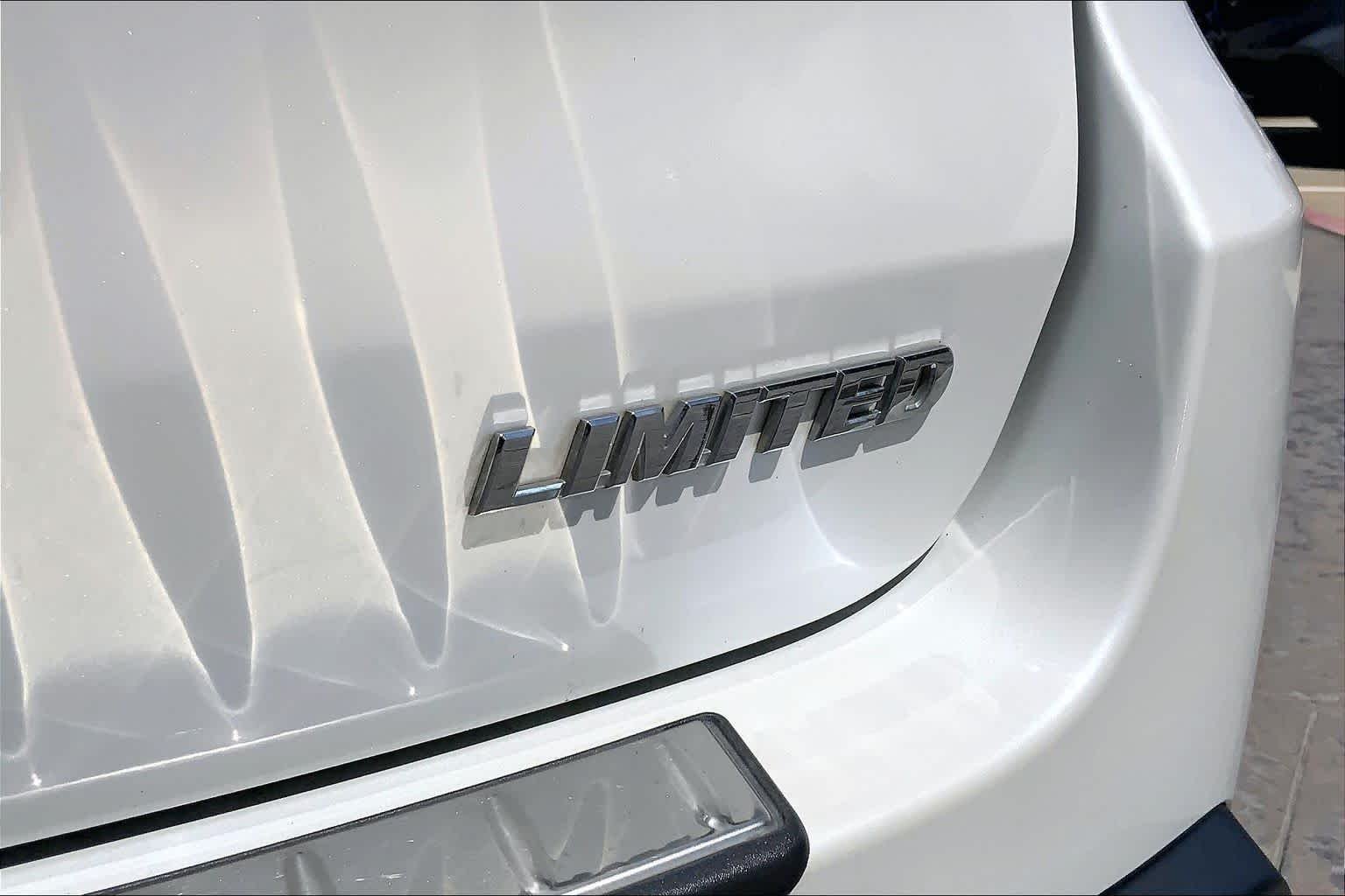 Used 2019 Blizzard Pearl Toyota Limited image 10