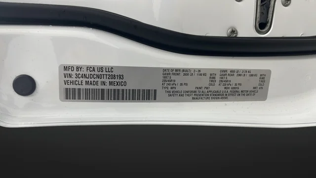 New 2026 Bright White Clear-Coat Exterior Paint Jeep Limited image 42