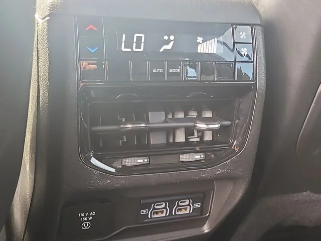 Used 2021 Black Jeep Altitude image 18