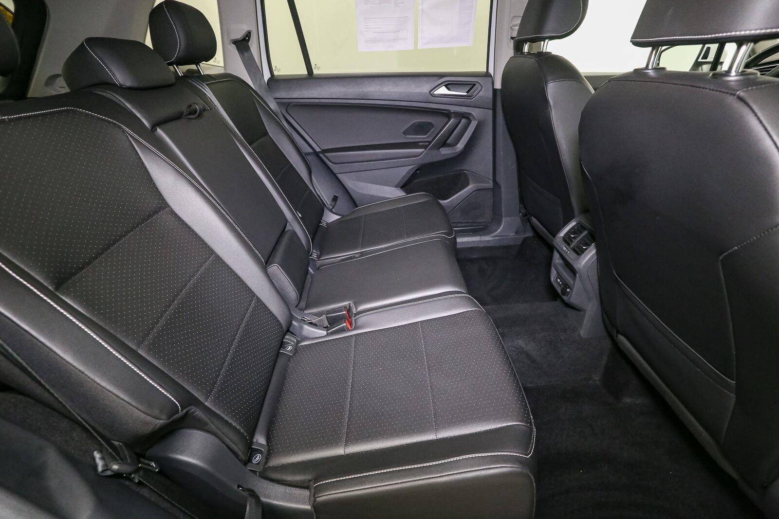 Used 2021 Pure White Volkswagen SE image 23