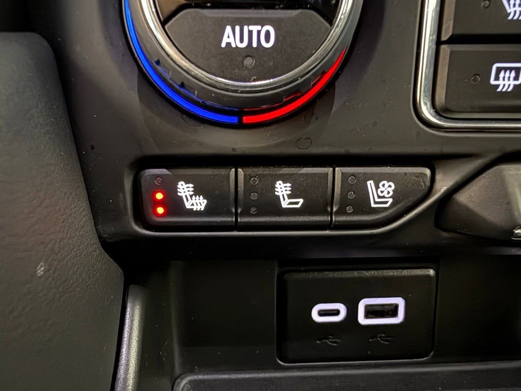 2024 Chevrolet Suburban Premier - Photo 22