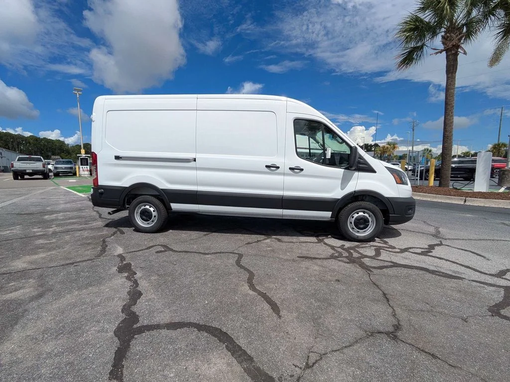 New 2026 Oxford White Ford Base image 3
