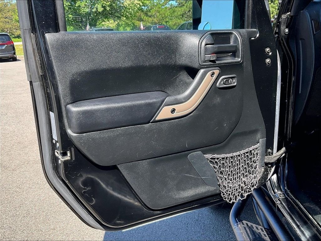 Used 2017 Black Jeep Unlimited Sahara image 9