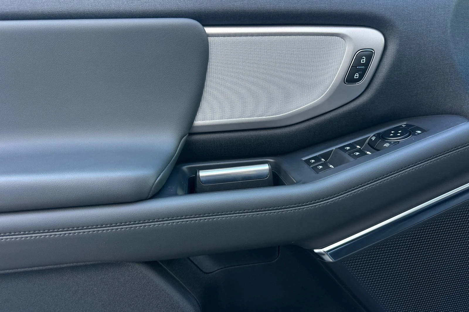 New 2026 Glacier Gray Metallic Tri-Coat Ford MAX Active image 10
