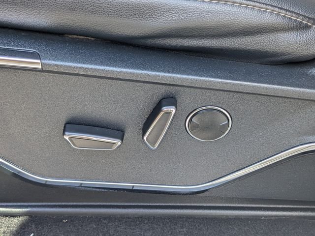 Used 2023 White Metallic Ford Lariat image 18