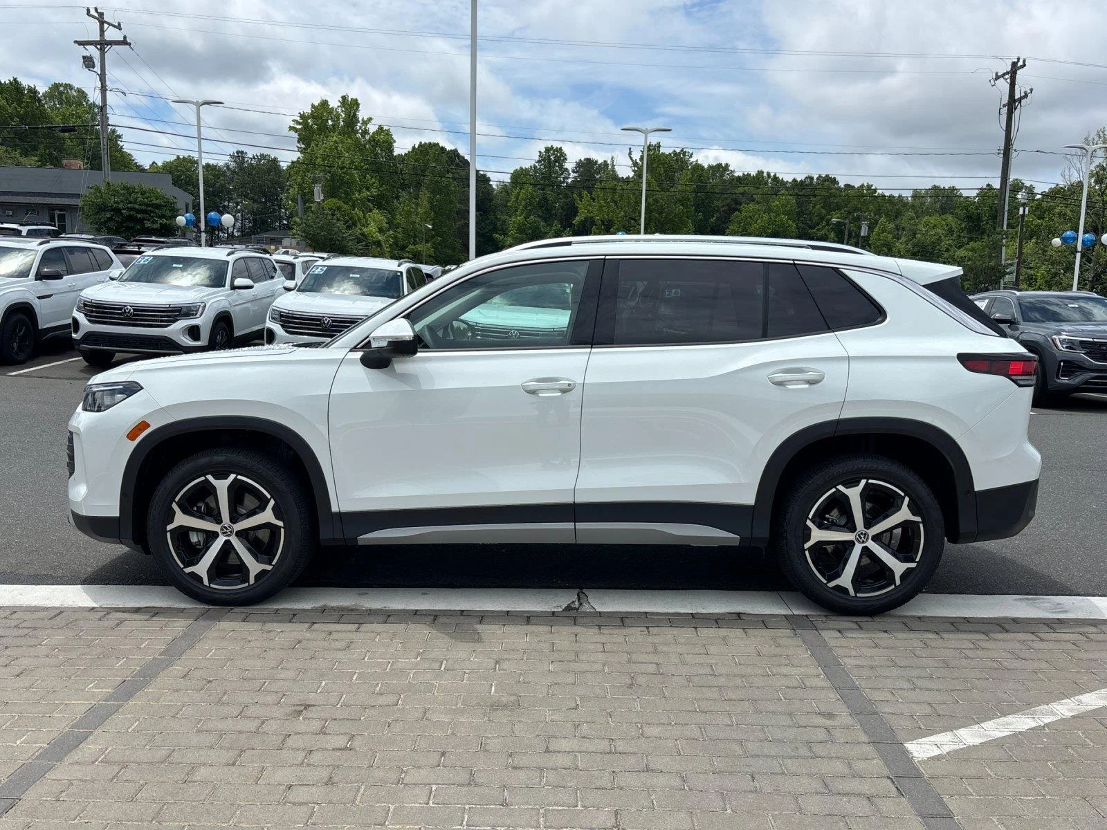 New 2026  Volkswagen SE image 2