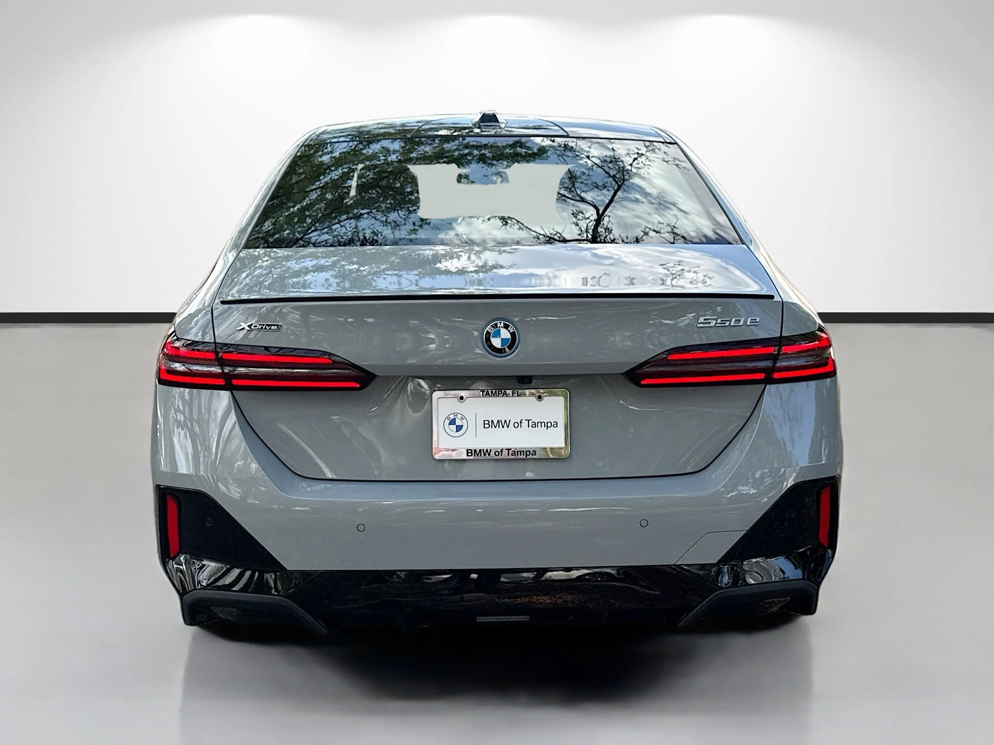 New 2026 Brooklyn Grey Metallic BMW 550e xDrive image 4