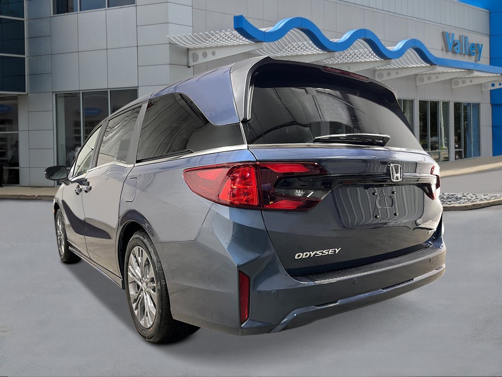 New 2027 Smoke Blue Pearl Honda Touring image 3