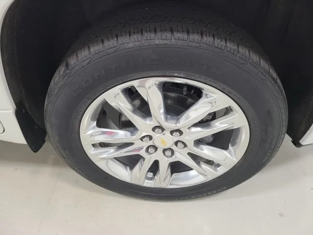 Used 2020 Iridescent Pearl Tricoat Chevrolet High Country image 46