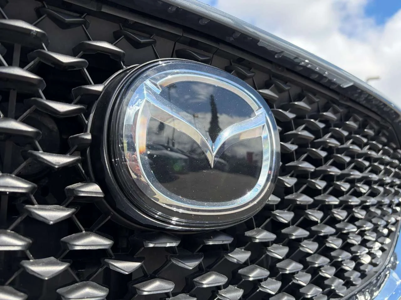 Used 2023  Mazda GS image 4