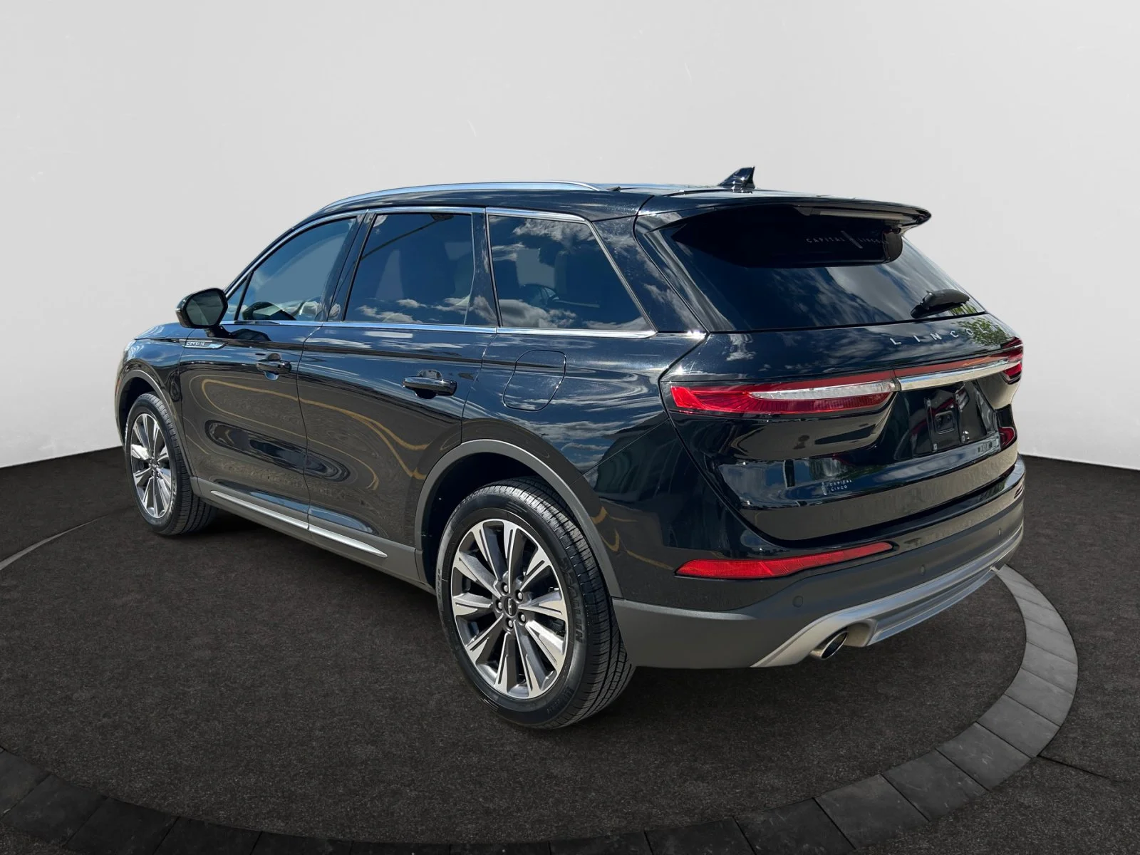 Used 2021 BLACK Lincoln RESERVE AWD image 3