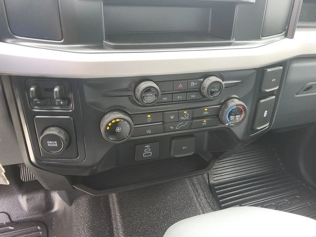 New 2026 Oxford White Ford XL image 12