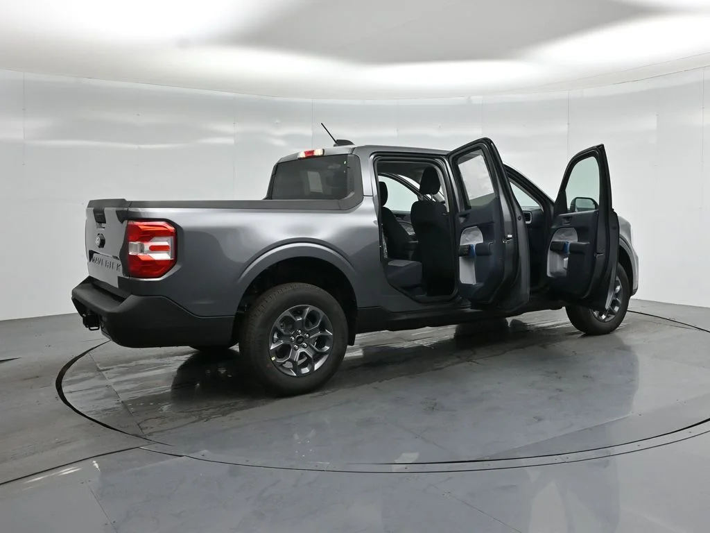 New 2026 Carbonized Gray Metallic Ford XLT image 5