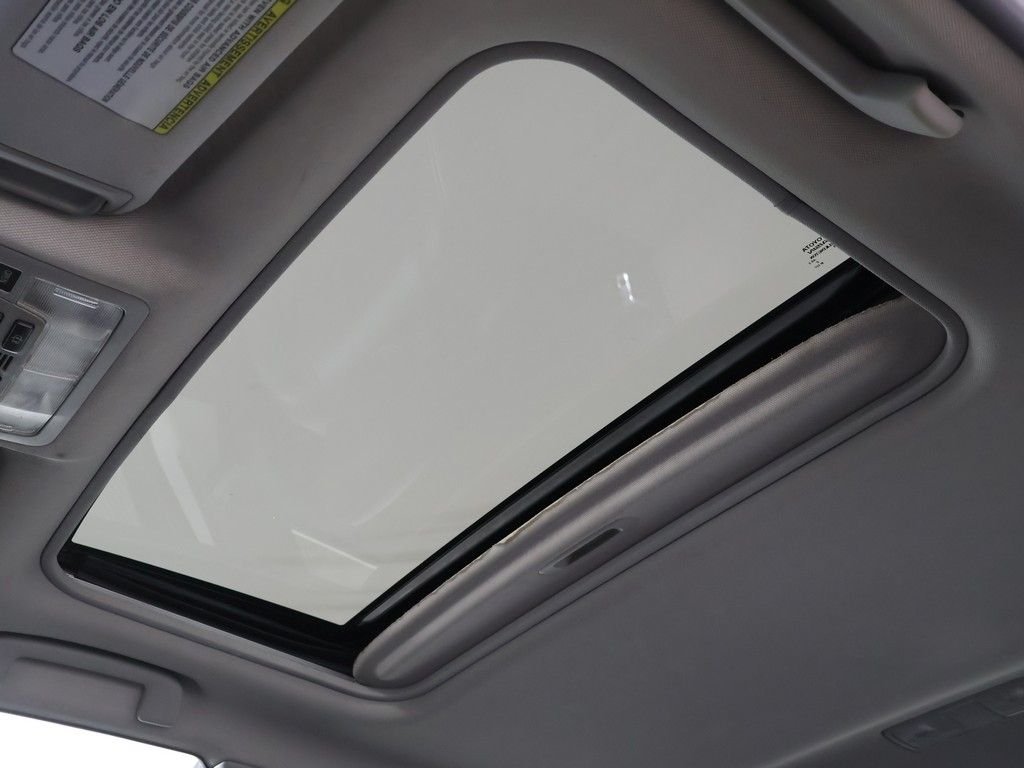 Used 2013 Silver Toyota SE image 16