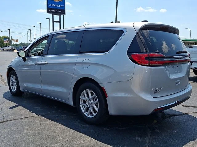 Used 2024 Silver Chrysler Touring L image 4