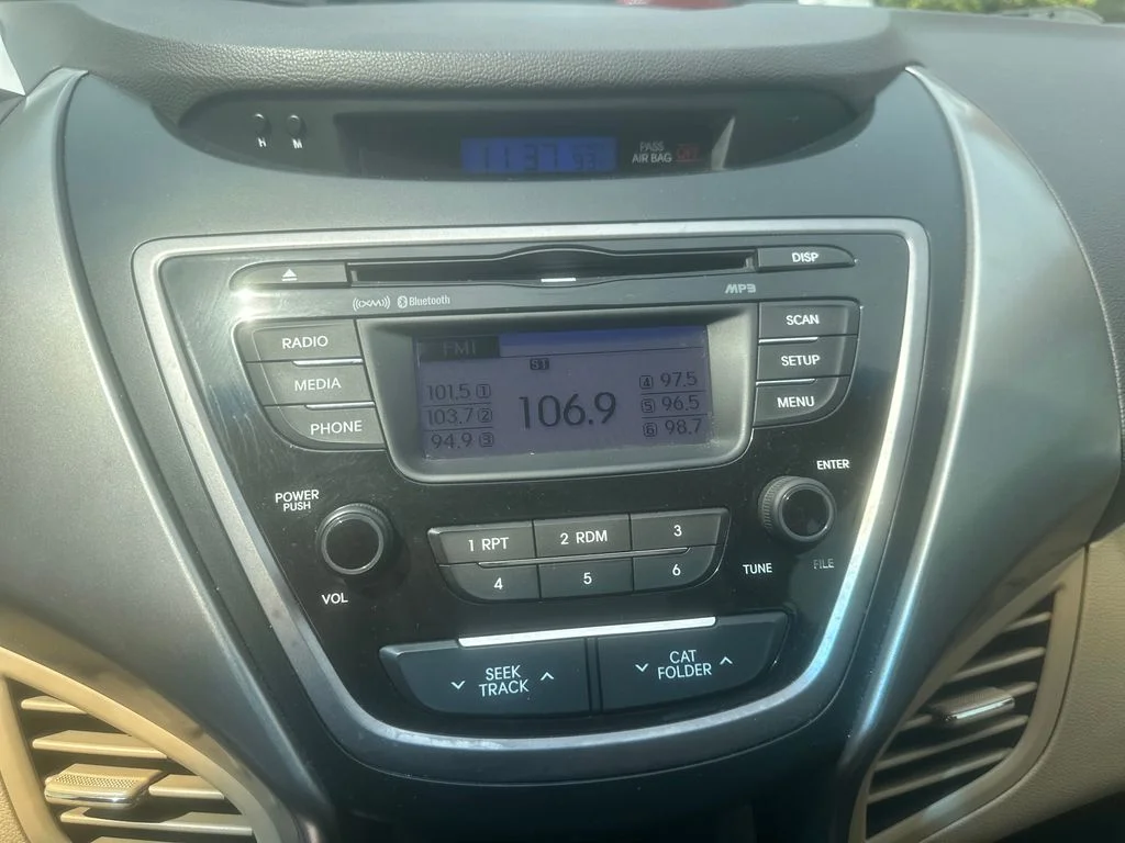 Used 2013 White Hyundai GLS image 11