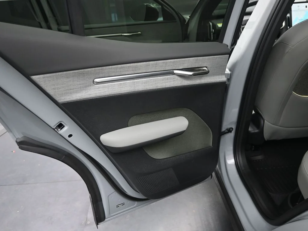 New 2026 Vapour Grey Volvo Twin Motor Performance Plus image 15