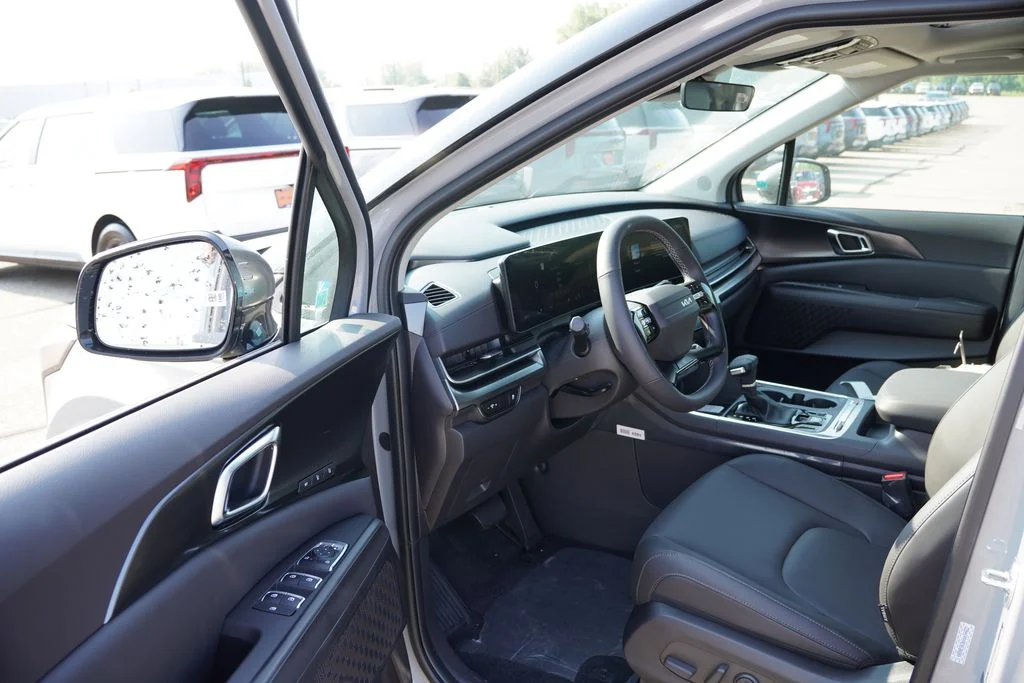 2027 Kia Carnival SX - Photo 10