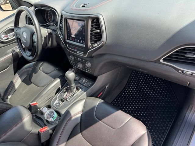 Used 2020 Silver Jeep Trailhawk 4x4 image 26